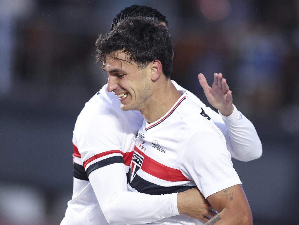 sao-paulo-vence-botafogo-em-casa-e-se-aproxima-do-g6-do-brasileirao