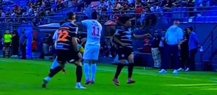 neto-acerta-bolada-em-avo-em-partida-do-campeonato-paraguaio;-veja