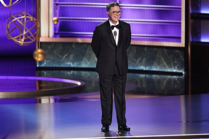 emmy-2025:-stephen-colbert-e-aplaudido-apos-noticia-de-cancelamento