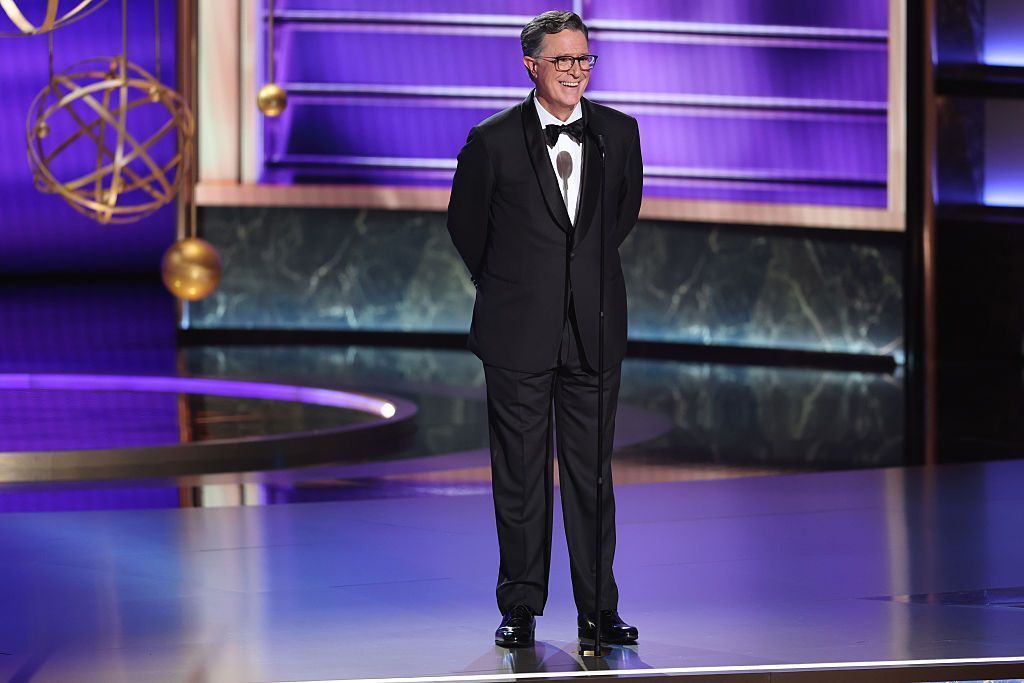 emmy-2025:-stephen-colbert-e-aplaudido-apos-noticia-de-cancelamento