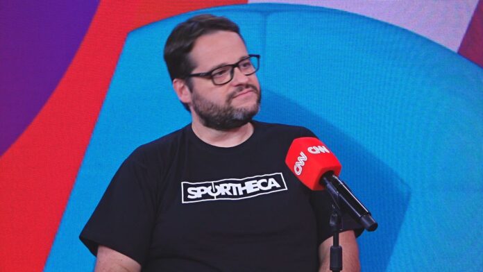 especialista-detalha-guerra-da-industria-do-futebol-para-segurar-o-torcedor