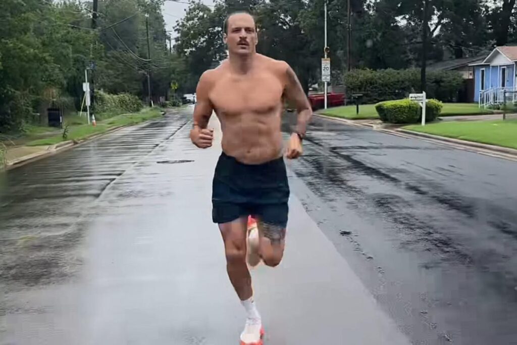 homem-tem-corpo-transformado-apos-desafio-de-correr-1,6-km-diariamente