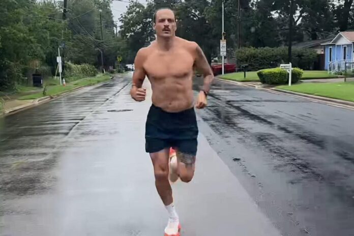 homem-tem-corpo-transformado-apos-desafio-de-correr-1,6-km-diariamente