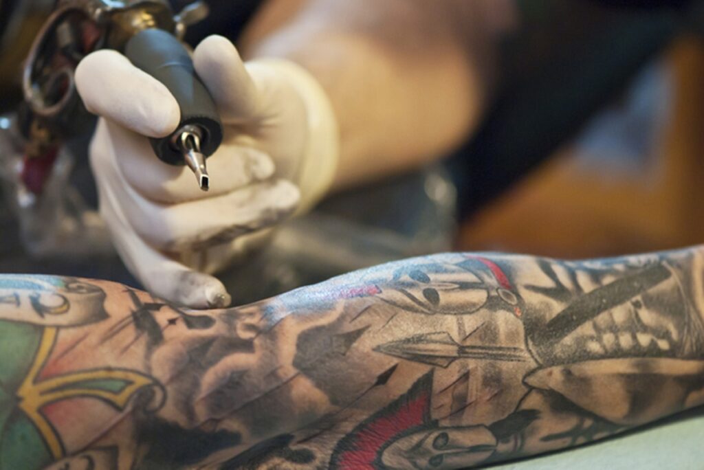 anvisa-suspende-venda-de-anestesico-para-tatuagem.-saiba-qual