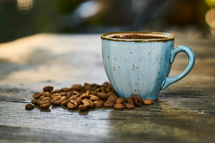 cafe-com-leite-faz-bem?-veja-a-proporcao-ideal-e-quem-deve-evitar
