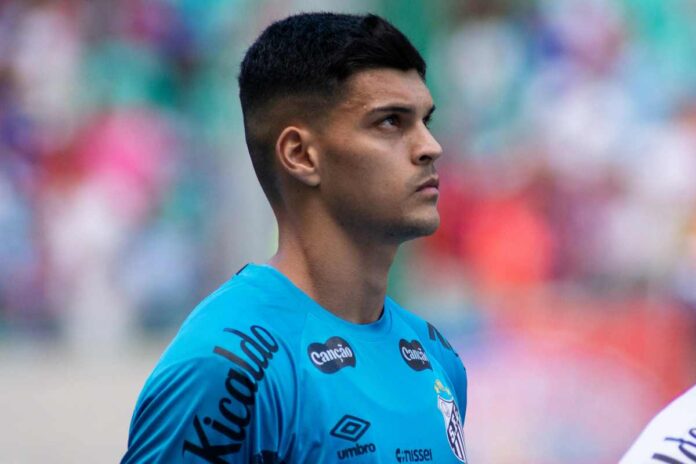 apos-pancada,-goleiro-do-santos-vira-duvida-para-classico;-entenda