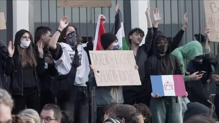 franca-enfrenta-nova-onda-de-protestos-contra-cortes-orcamentarios