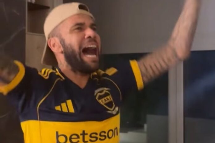 daniel-alves-surge-em-video-simulando-apresentacao-no-boca-jrs.-veja