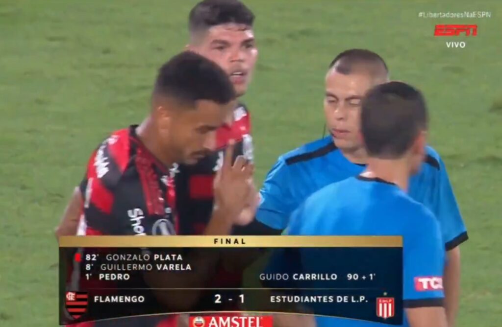 video:-danilo-nega-cumprimentar-arbitro-apos-polemica-na-libertadores
