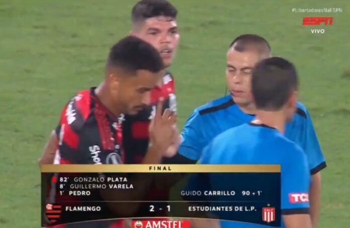 video:-danilo-nega-cumprimentar-arbitro-apos-polemica-na-libertadores