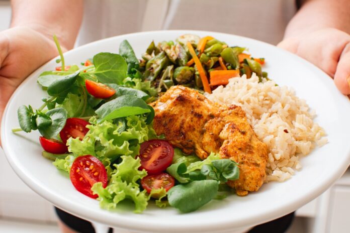 pesquisa:-merenda-com-arroz-e-feijao-custa-menos-e-e-melhor-que-lanche