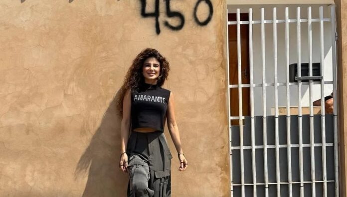 paula-fernandes-visita-casa-onde-morou-antes-da-fama:-“abraco-na-alma”