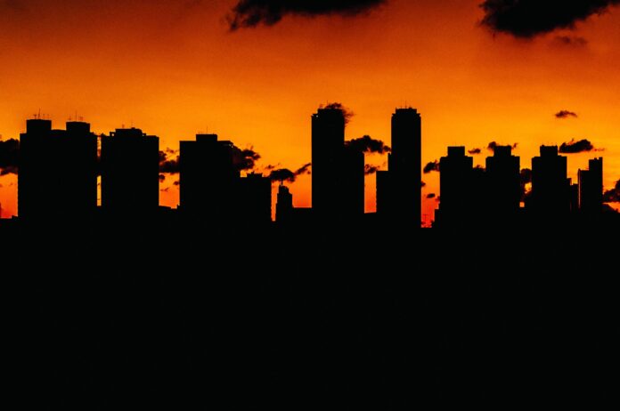 renda-e-moradia-influenciam-risco-ao-calor-em-sp,-mostra-pesquisa