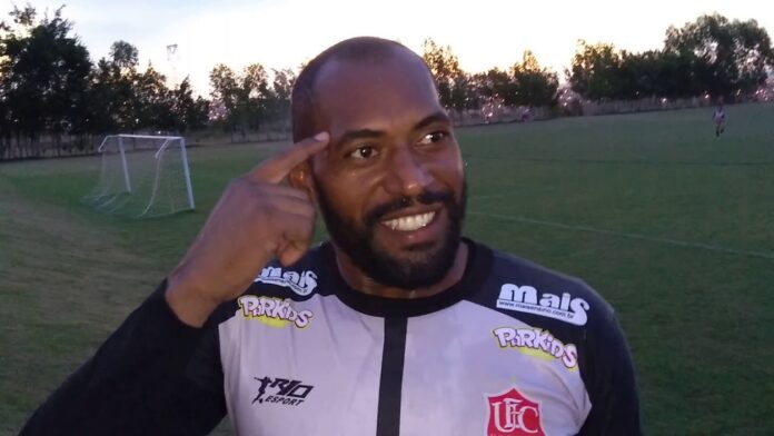ex-goleiro-sofre-infarto-enquanto-assistia-jogo-e-morre-no-mato-grosso
