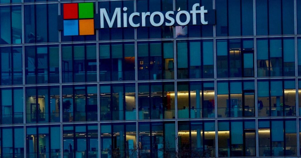 trump-diz-que-microsoft-deve-demitir-executiva:-“ameaca-a-seguranca”