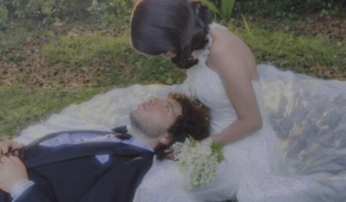 selena-gomez-e-benny-blanco-se-casam:-relembre-o-relacionamento