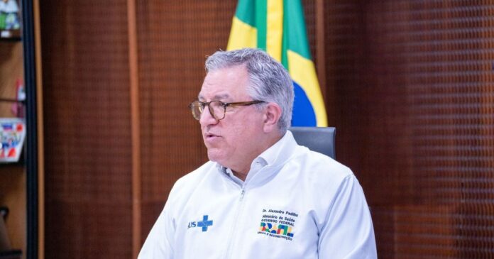 padilha-socorre-passageira-que-passou-mal-em-voo-para-o-rio
