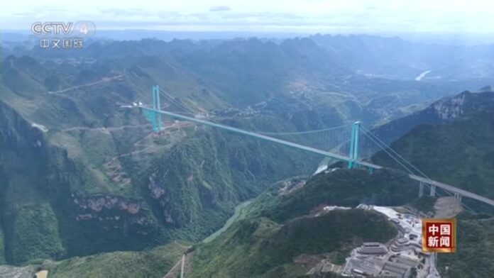 ponte-mais-alta-do-mundo-e-aberta-para-carros-na-china
