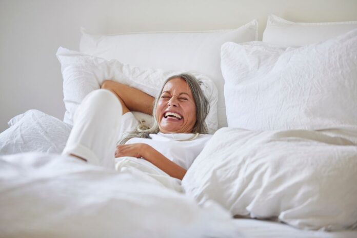 estudo:-masturbacao-alivia-sintomas-da-menopausa-em-92%-das-mulheres