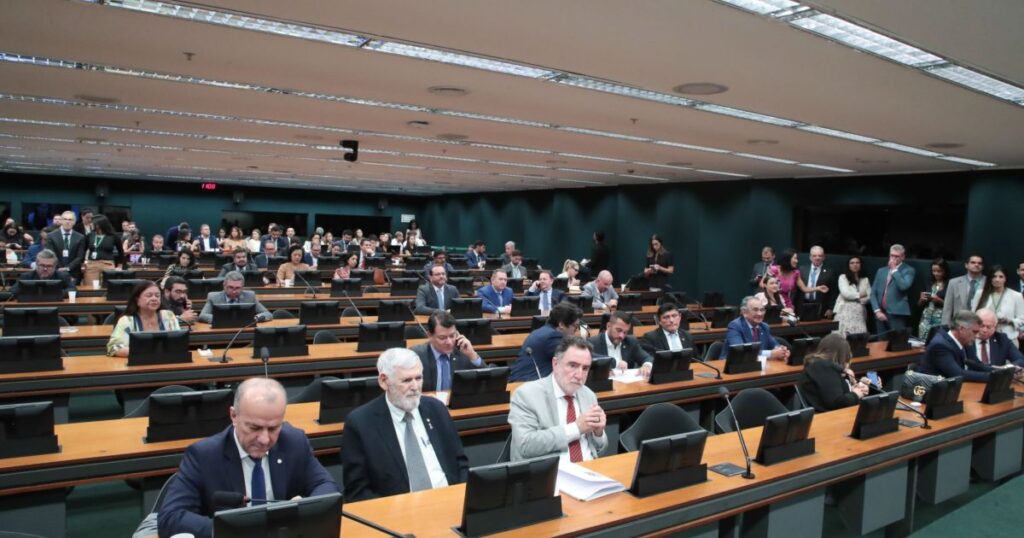 comissao-aprova-projeto-anti-mst-para-criar-‘cadastro-dos-invasorores’