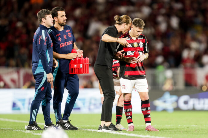 filipe-luis-elogia-jogo-contra-o-cruzeiro:-“alto-nivel-e-estudado”