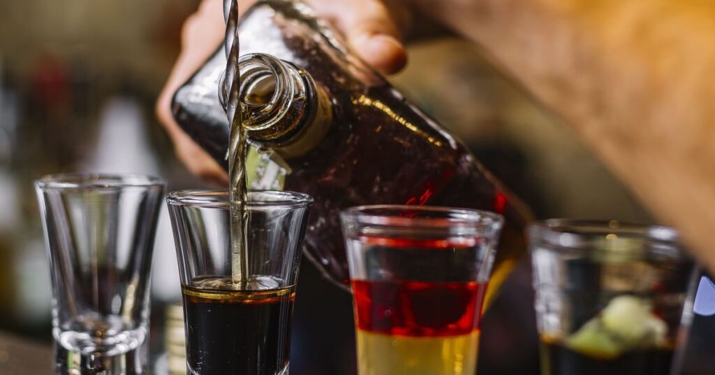 metanol:-“neste-momento-evite-ingerir-bebidas-destiladas”,-diz-ministro