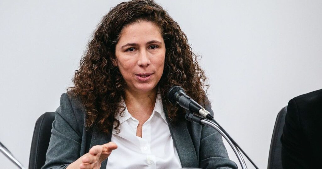 cnu-2025:-ministra-visita-local-de-prova-e-comemora-comparecimento