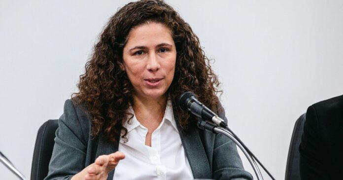 cnu-2025:-ministra-visita-local-de-prova-e-comemora-comparecimento