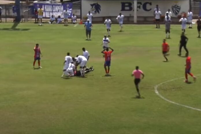 video:-arbitro-de-corinthians-x-mirassol-passa-mal-durante-jogo-em-mg