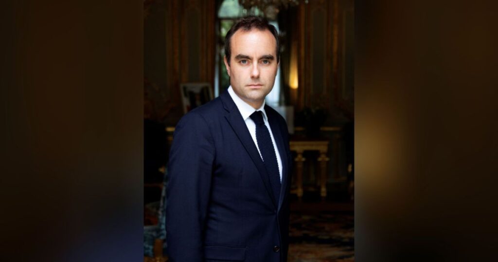 primeiro-ministro-frances-renuncia-ao-cargo-apos-menos-de-um-mes