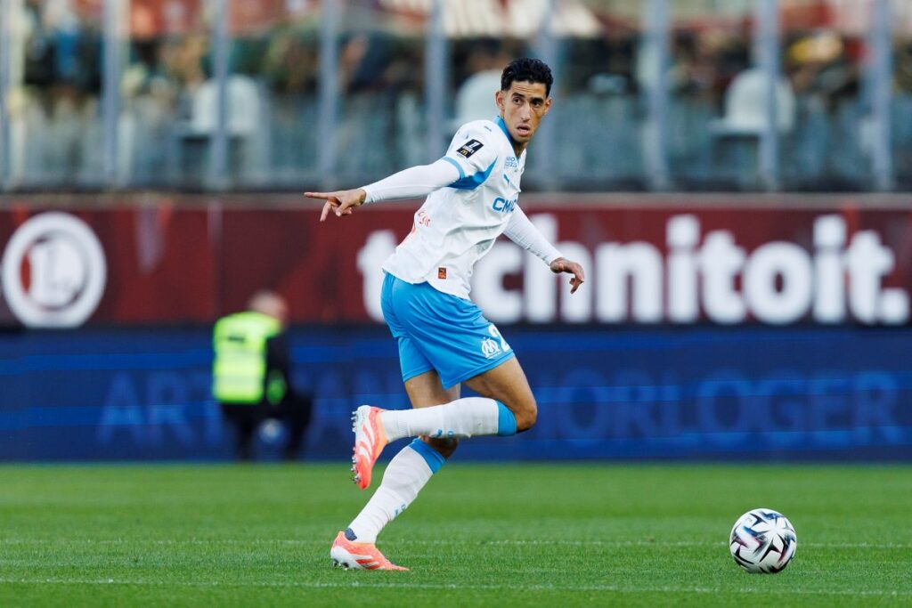 jogador-do-olympique-de-marselha-e-atacado-em-aeroporto-na-europa