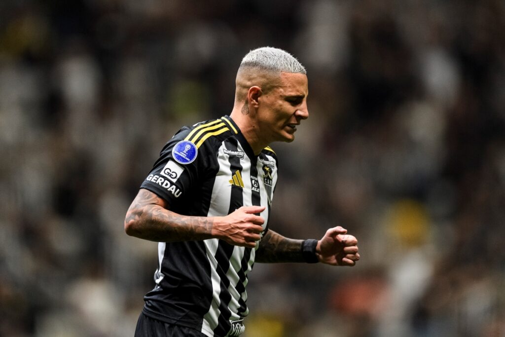 torcedores-do-atletico-mg-suplicam-por-saida-de-guilherme-arana