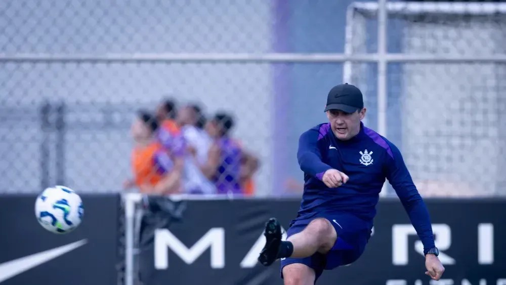 preparador-de-goleiros-do-corinthians-e-denunciado-no-stjd;-entenda-o-caso