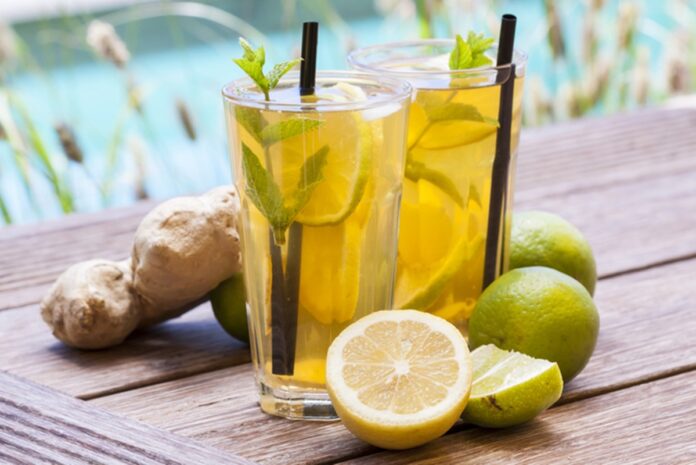 tres-opcoes-de-chas-gelados-para-se-refrescar-e-melhorar-a-saude