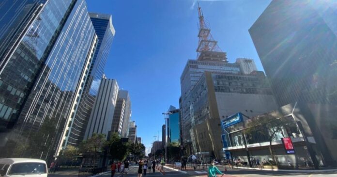 temperatura-cai-e-sao-paulo-tem-tempo-chuvoso-e-frio-nesta-quarta-feira-(8)