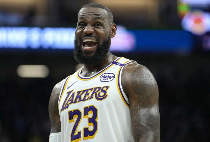tecnico-do-lakers-ironiza-anunico-de-lebron:-“voces-sao-idiotas”
