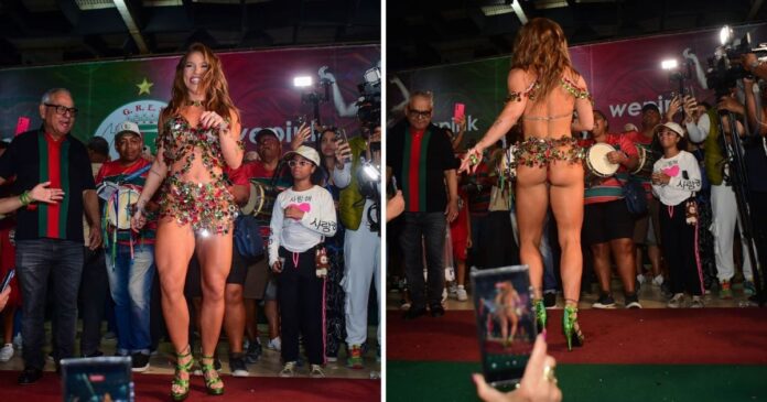 rainha-da-grande-rio,-virginia-usa-look-com-bumbum-a-mostra-no-1o-ensaio