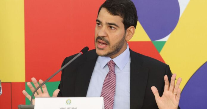 messias-se-destaca-para-vaga-no-stf-por-ser-evangelico,-diz-especialista
