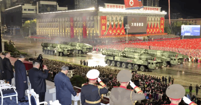 coreia-do-norte-exibe-novo-missil-intercontinental-em-desfile-militar