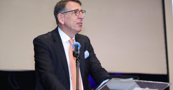 moeda-dos-brics-afetaria-economia-dos-eua,-diz-ex-forum-economico-mundial