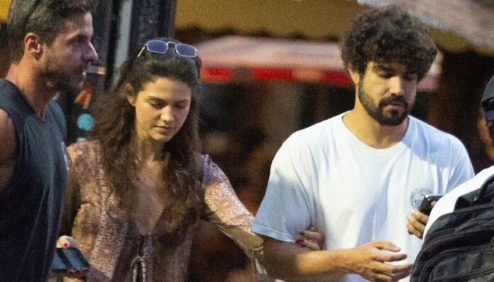 caio-castro-faz-rara-aparicao-ao-lado-da-namorada;-veja