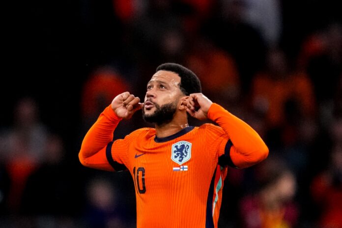memphis-depay-da-show-e-se-isola-como-maior-assistente-da-holanda
