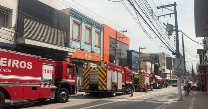 defesa-civil-vai-avaliar-risco-de-desabamento-apos-incendio-em-loja-na-lapa