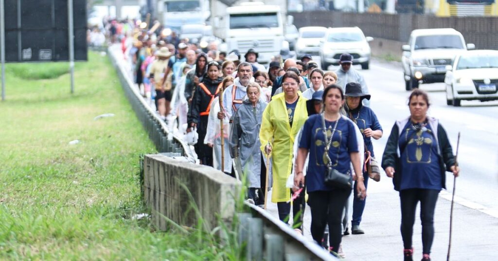 numero-de-romeiros-na-dutra-supera-total-de-2024-e-passa-de-39-mil,-diz-prf