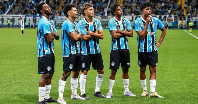 brasileirao-sub-17:-gremio-goleia-o-atletico-mg-e-se-aproxima-do-titulo
