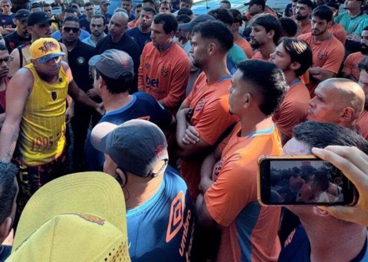 membro-de-torcida-jovem-e-preso-por-invadir-e-ameacar-jogadores-no-ct-em-pe