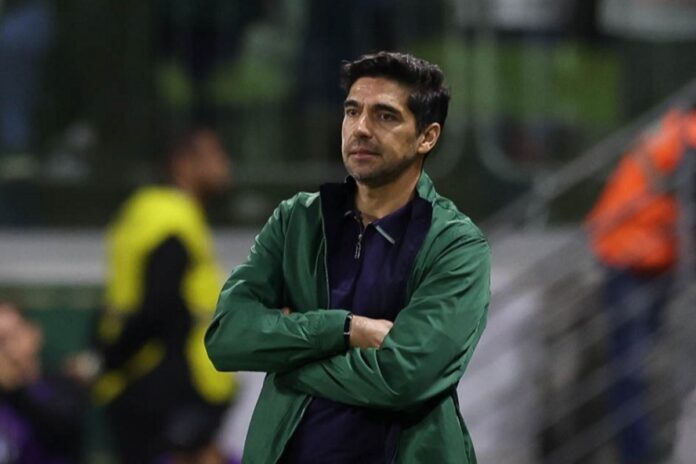 abel-exalta-vitor-roque-e-cita-selecao:-“se-precisar,-pode-levar”