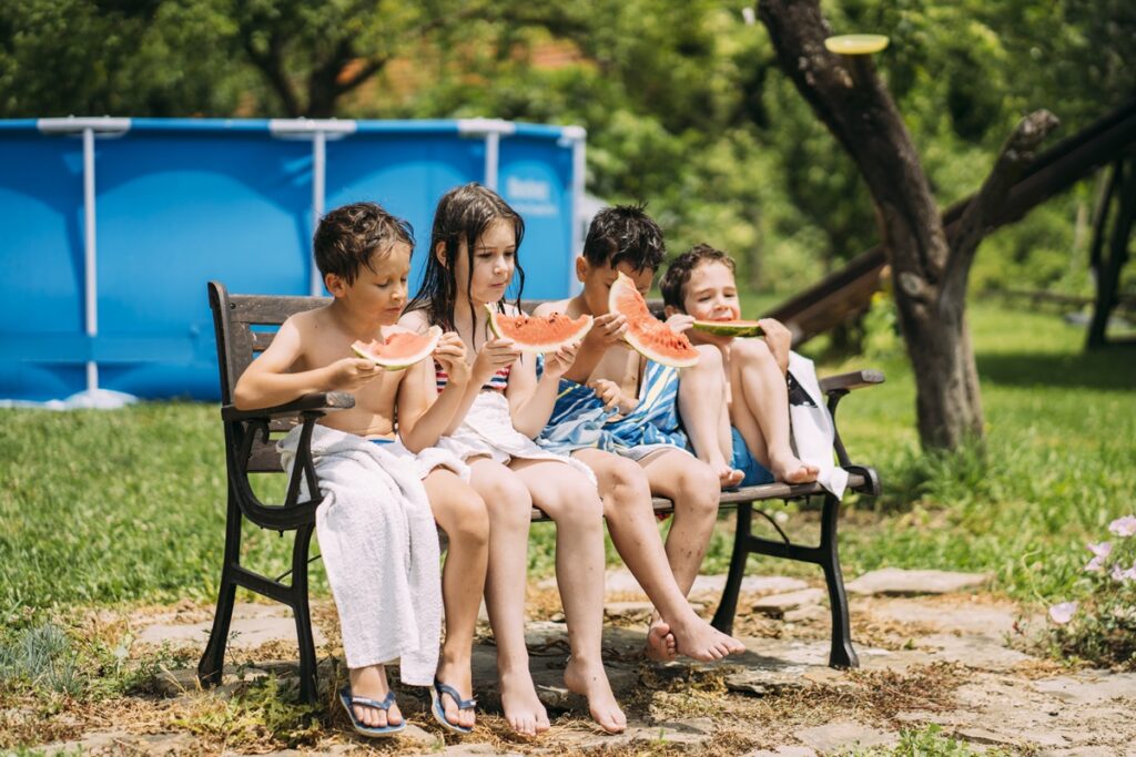 mito-ou-verdade?-entenda-se-entrar-na-piscina-apos-comer-faz-mal