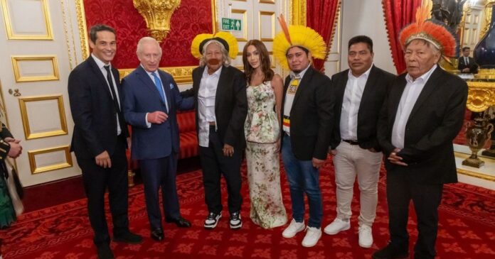anitta-se-encontra-com-rei-charles-iii-na-inglaterra;-veja-fotos