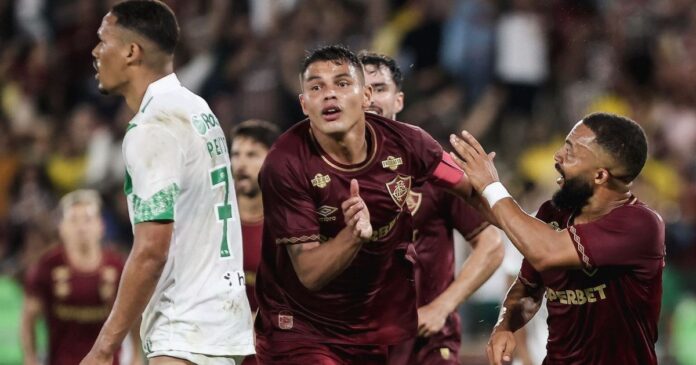 veja-gol-de-voleio-de-thiago-silva-em-fluminense-x-juventude